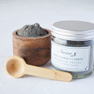 Arcilla verde y carbón artesanal