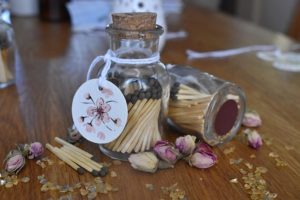 Cerillas con etiqueta casera